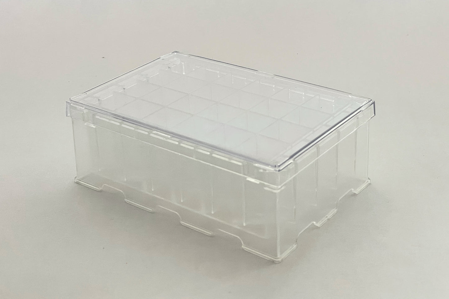 Polystyrene transparent square 24-deepwell microplates with polystyrene lid