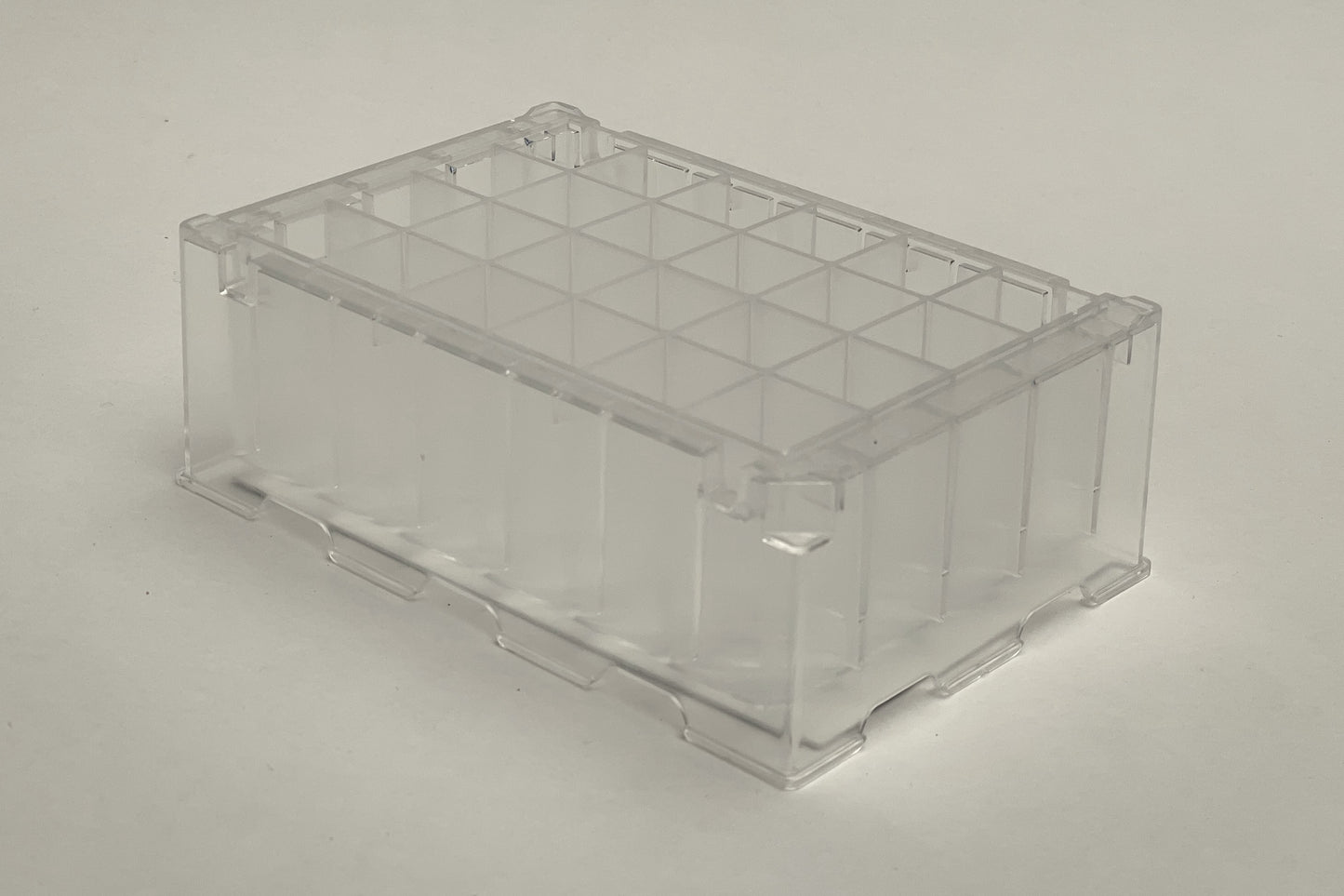 Polystyrene transparent square 24-deepwell microplates with polystyrene lid